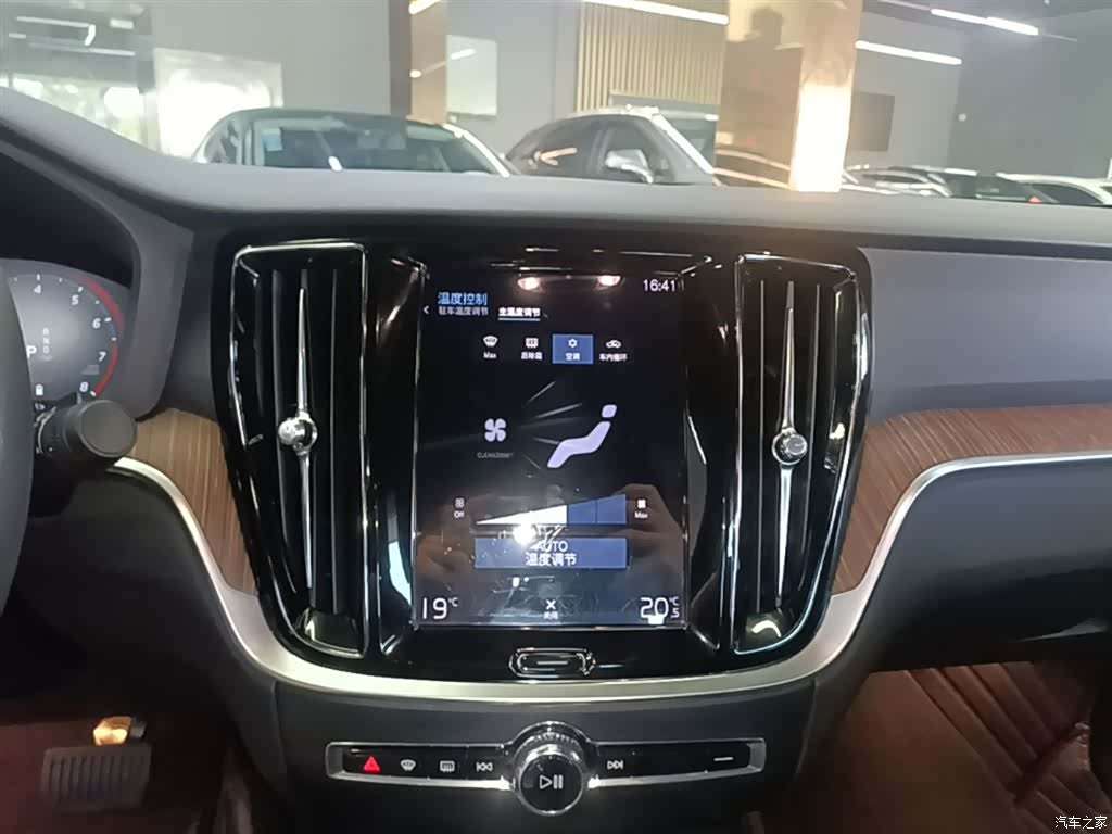 Volvo S60, 2022 13