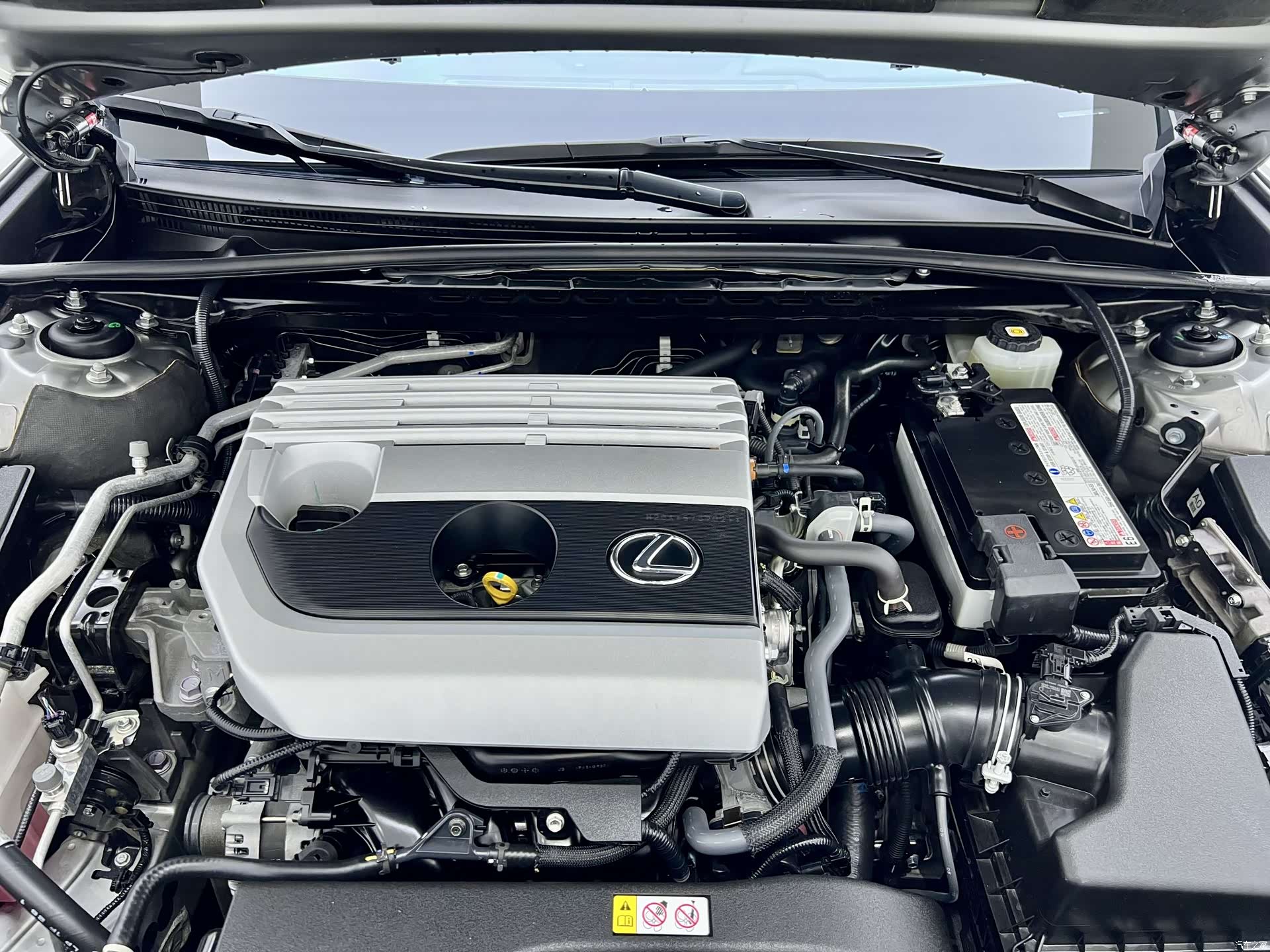 Lexus ES, 2022 11