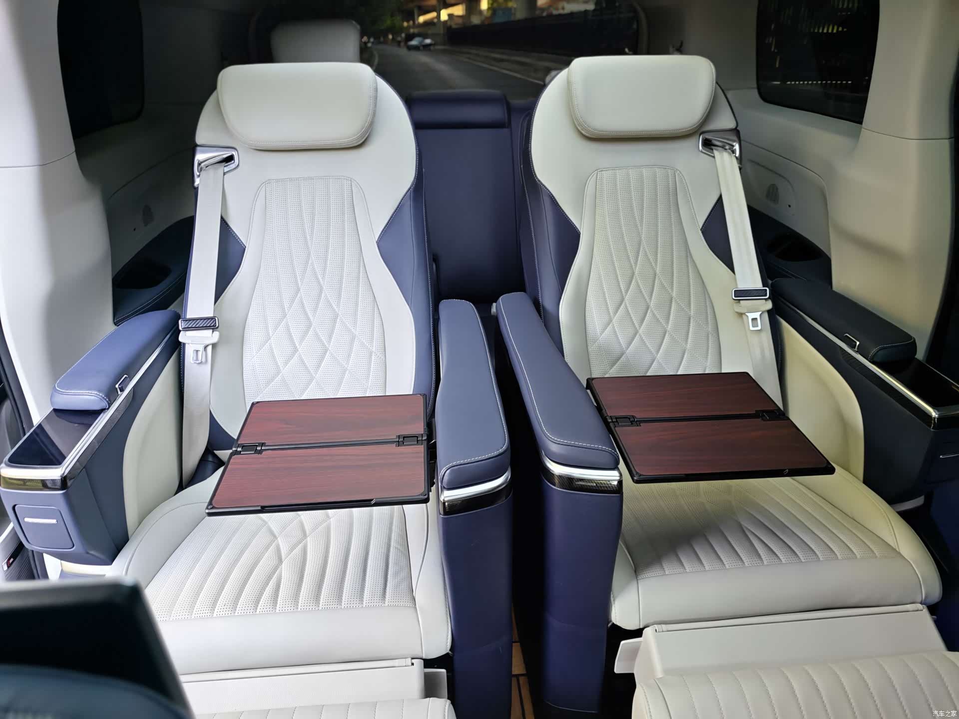 Maxus G90, 2023 23