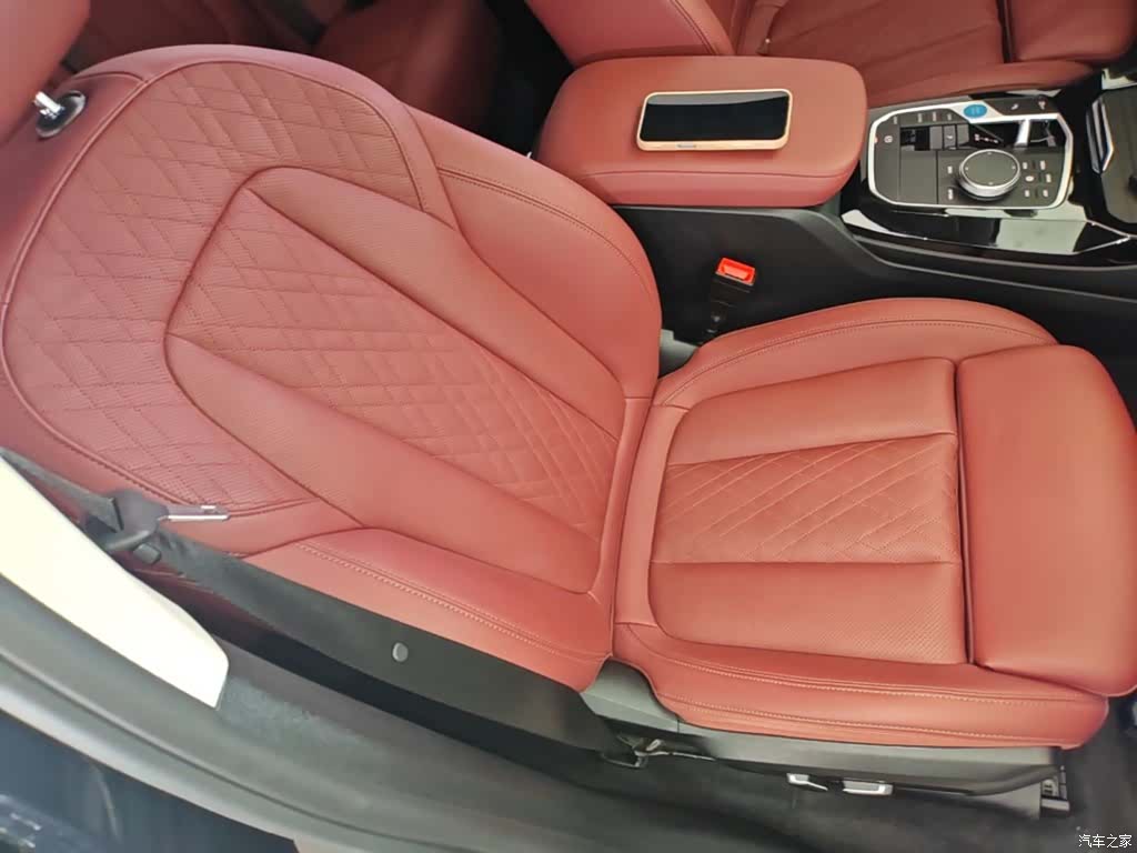 BMW iX3, 2024 25