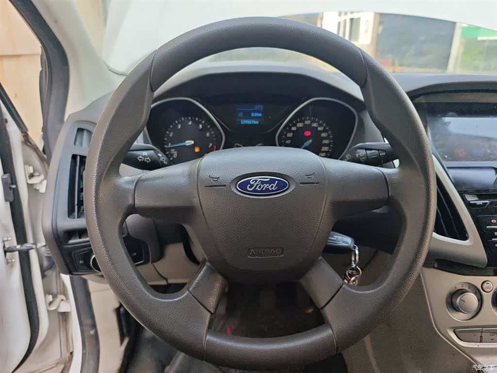 Ford Focus, 2015 11
