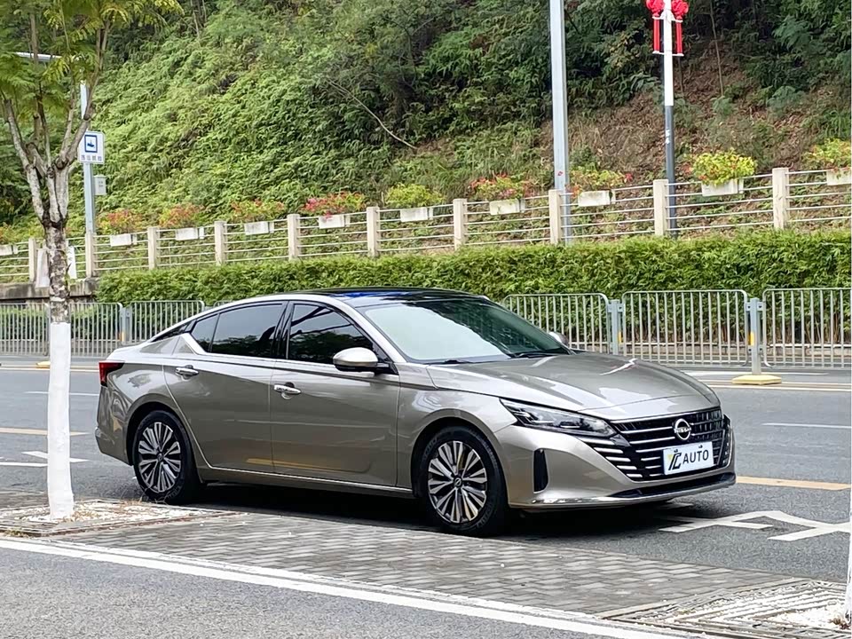 Nissan Teana