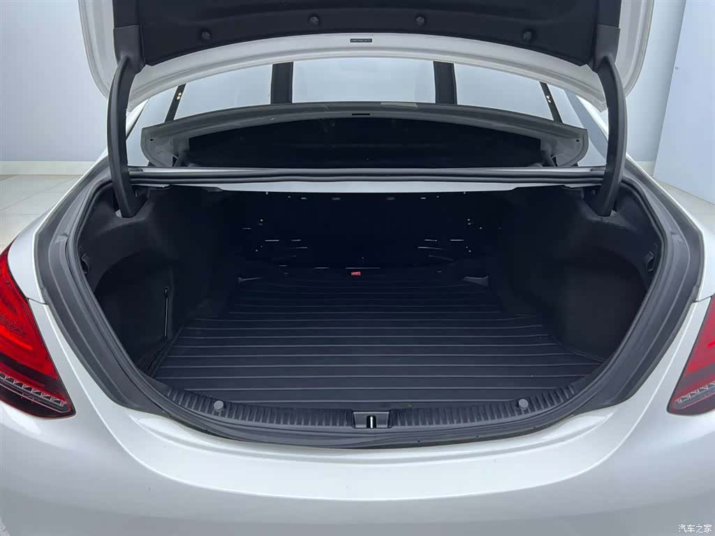 Mercedes-Benz C-Class, 2019 3