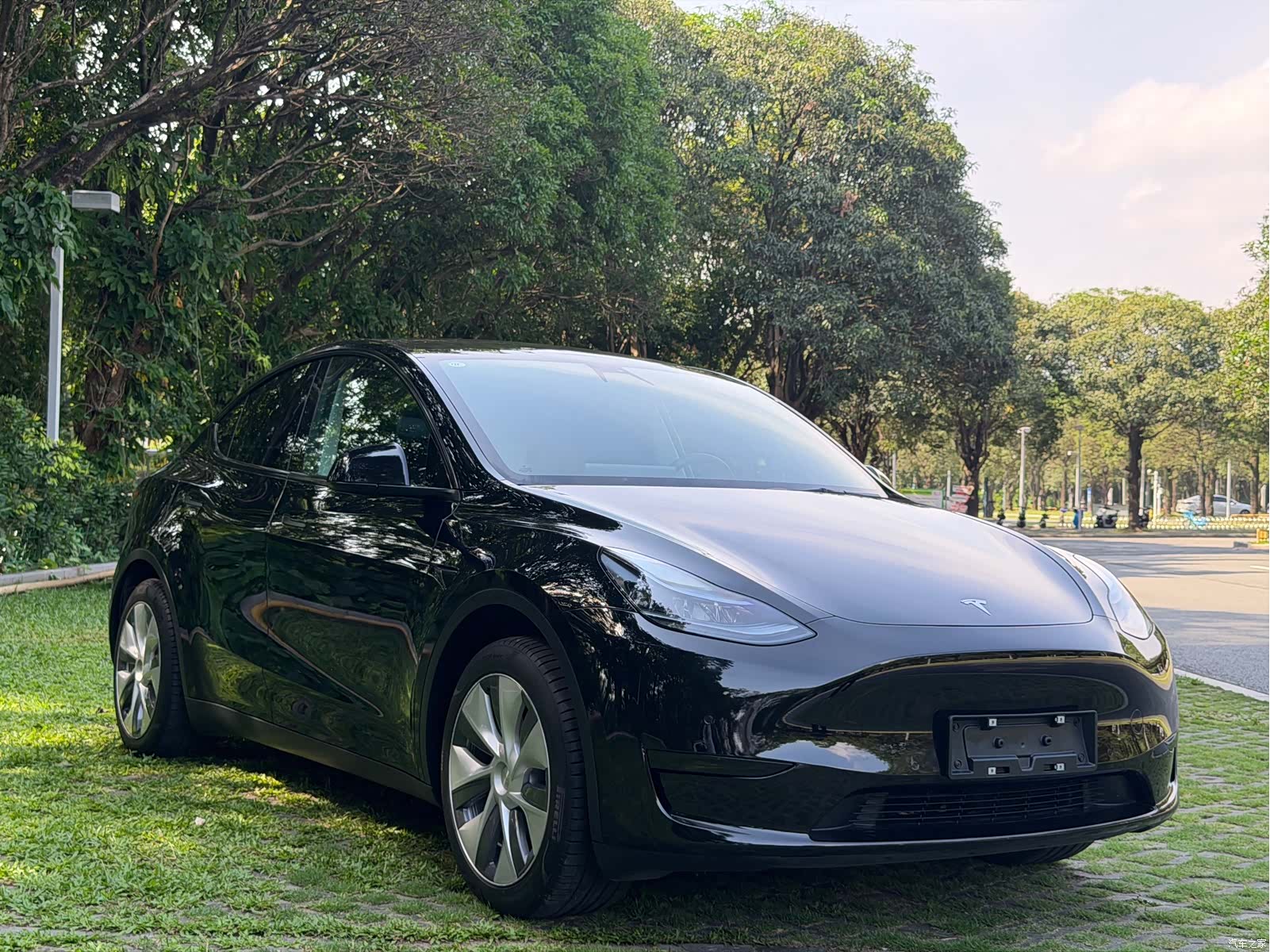 Tesla Model Y, 2023 2