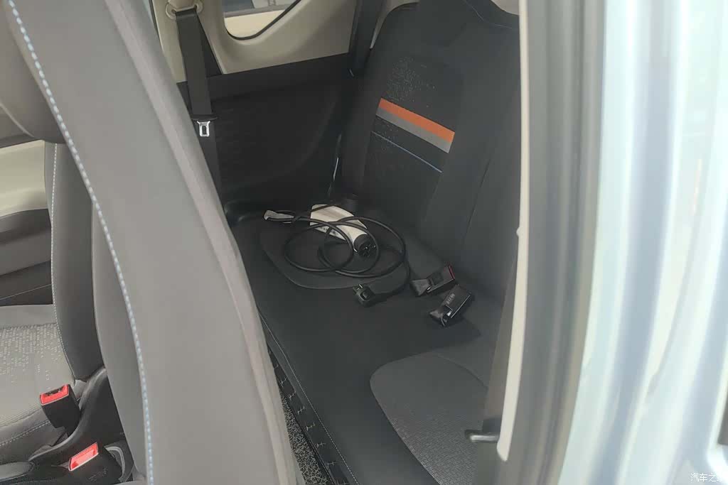Wuling MINIEV, 2021 11