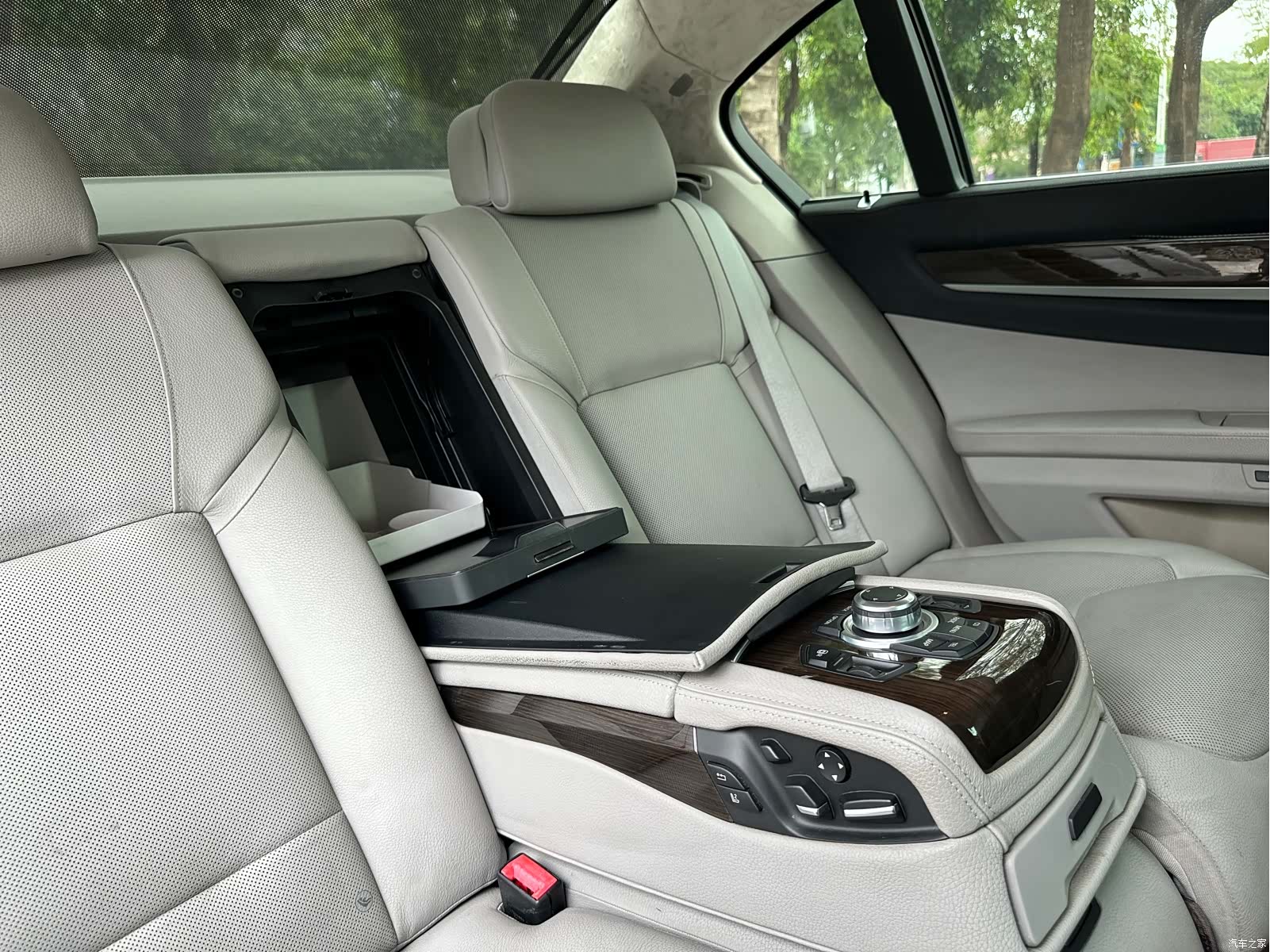 BMW 7 Series, 2010 21