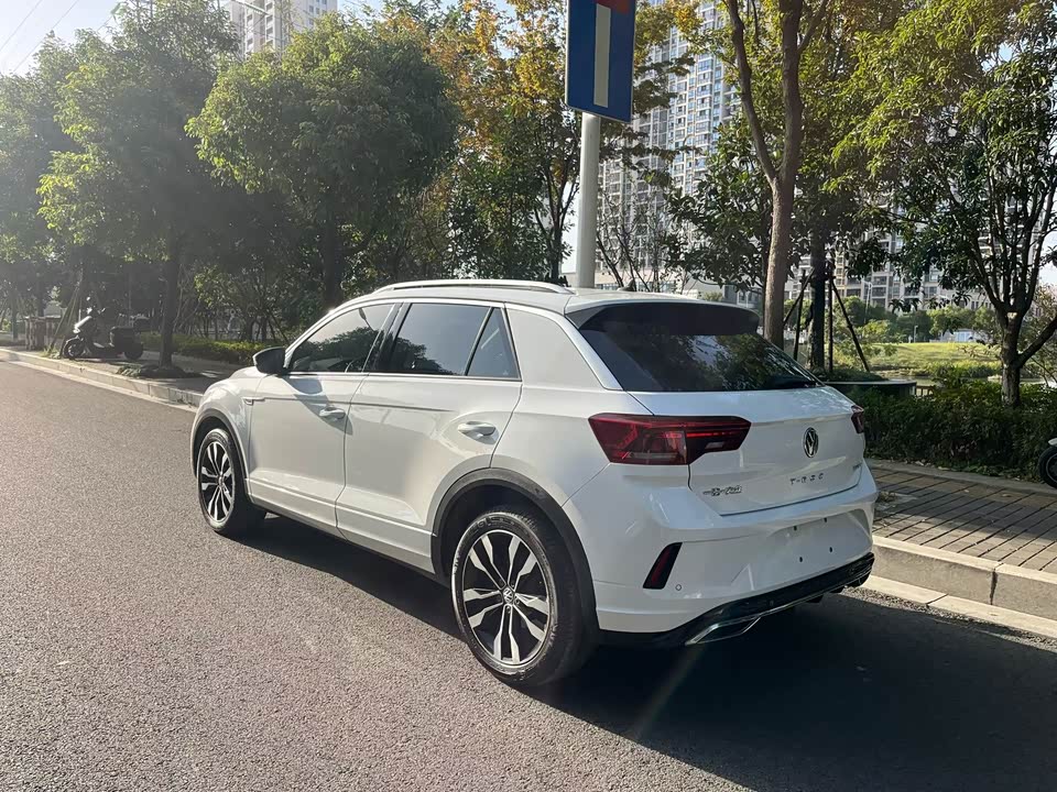 Volkswagen T-ROC exploring Songs