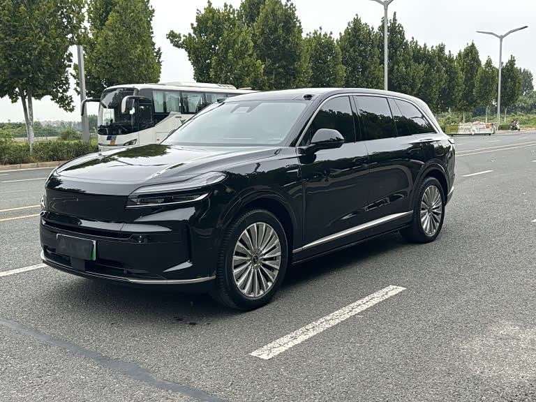 Onvo L90 2025 Ultra мест