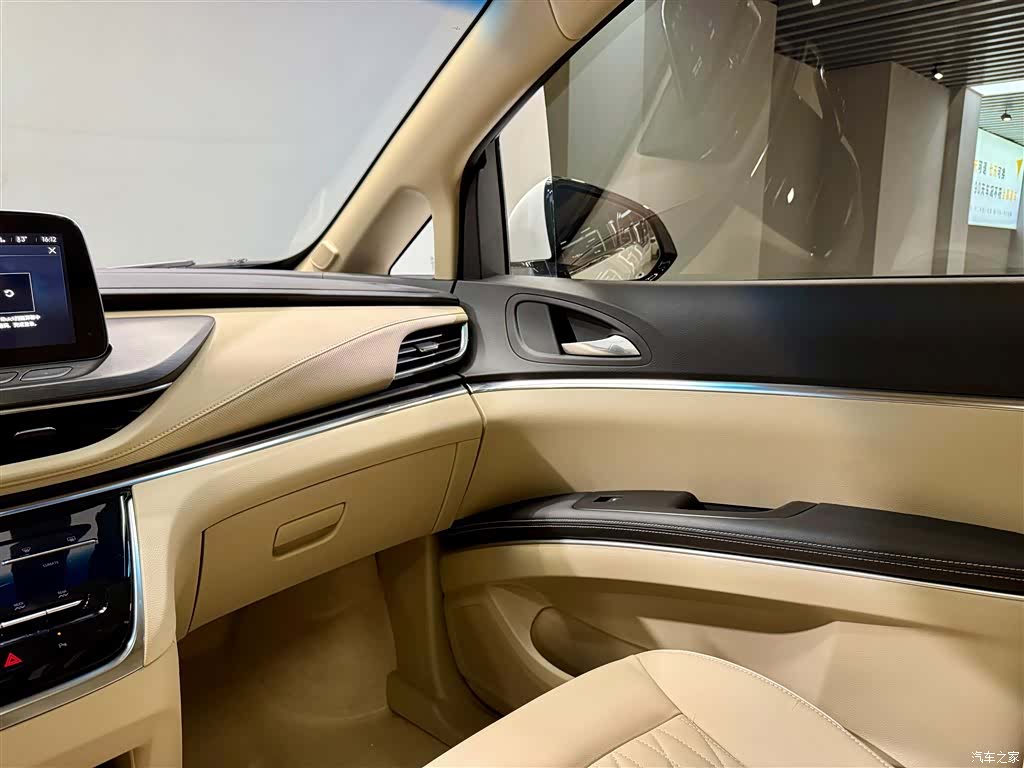 Buick GL8, 2025 28
