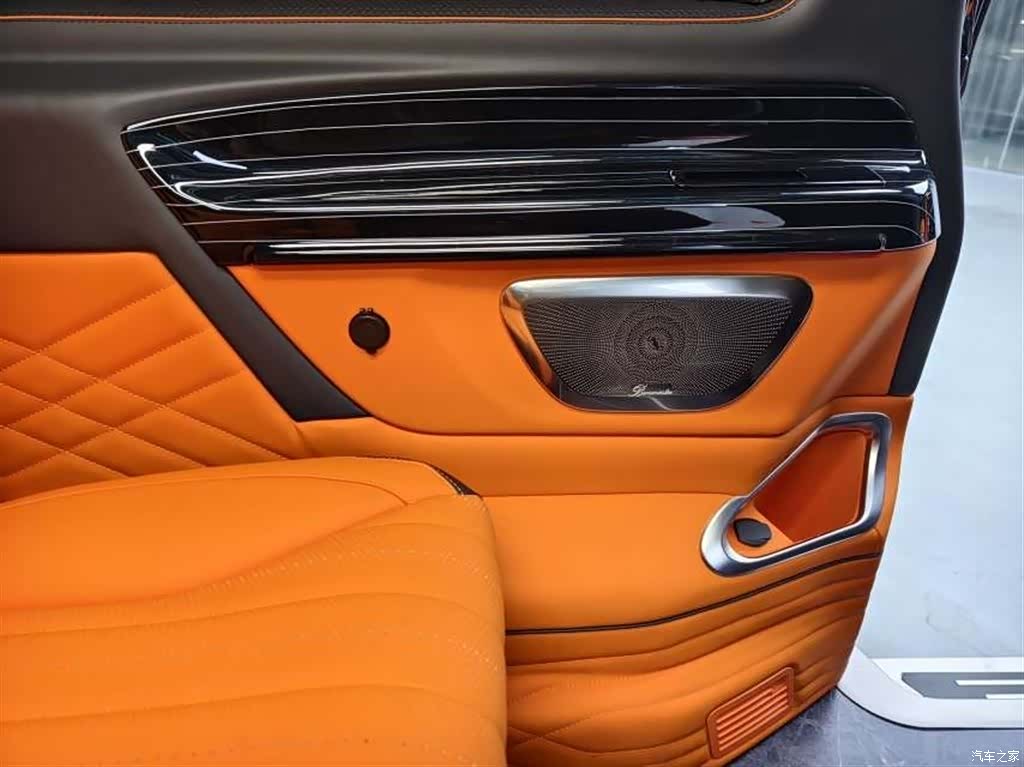 Mercedes-Benz 7, 2023 12