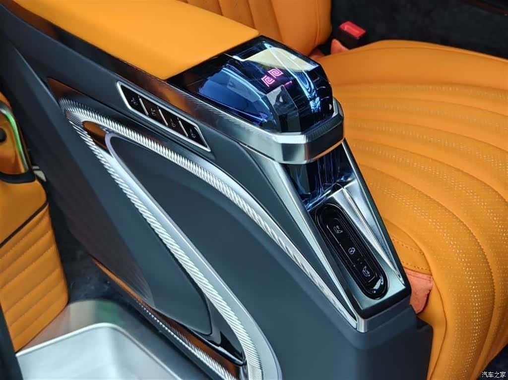 Mercedes-Benz 7, 2023 15