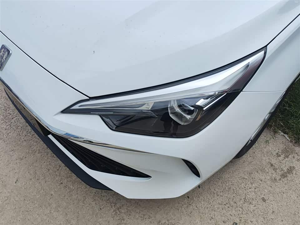 Roewe i5