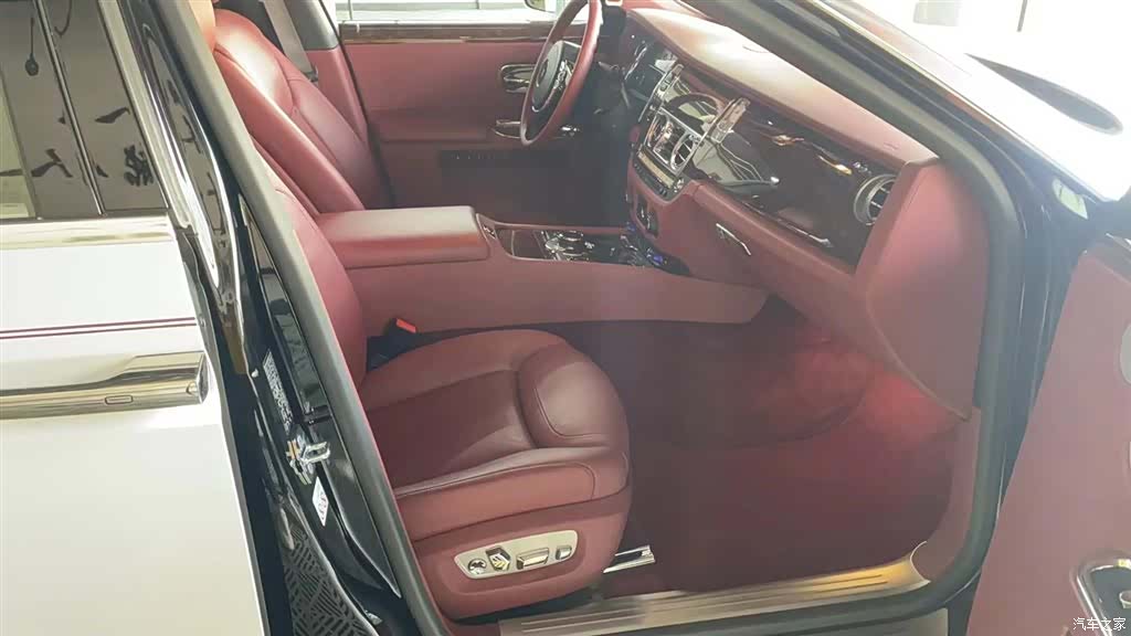 Rolls-Royce Ghost, 2016 4