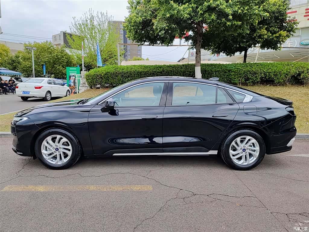 Ford Mondeo, 2024 3