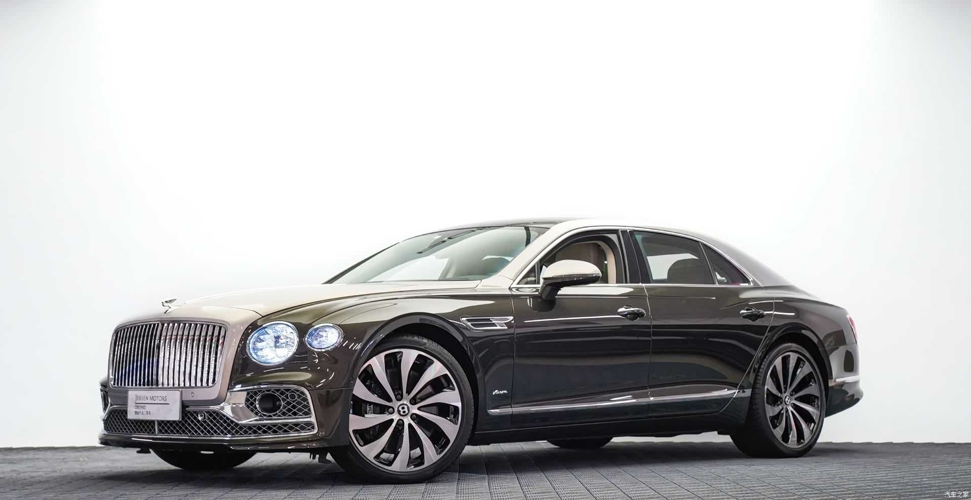 Bentley Flying Spur, 2024 2