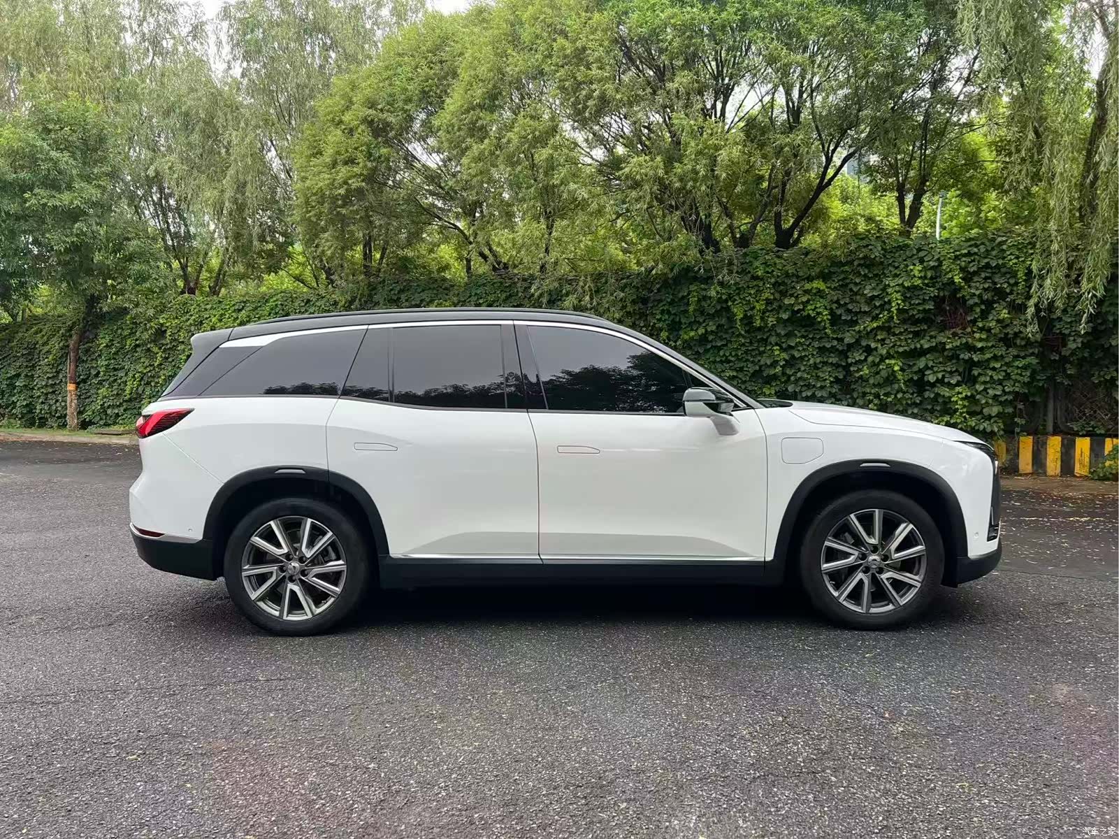 NIO ES8, 2021 4