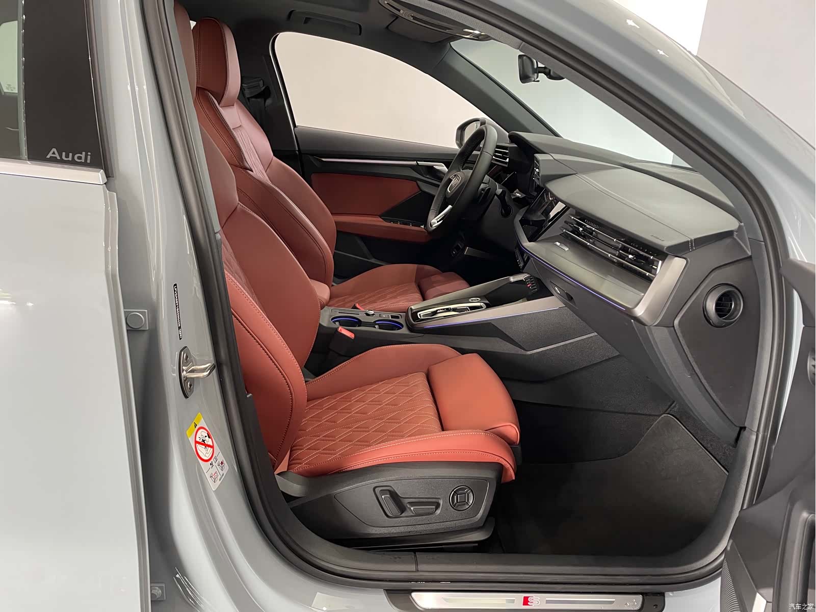 Audi Flying Spur, 2026 13