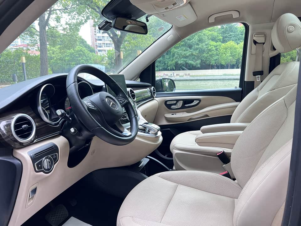 Mercedes-Benz V-class