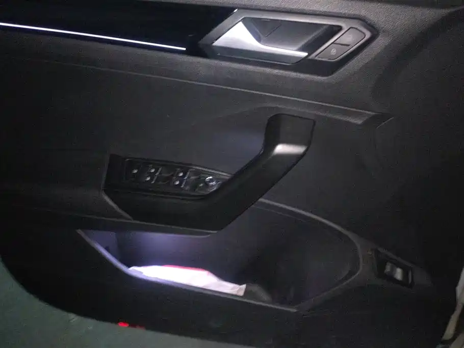 Volkswagen T-ROC exploring Songs