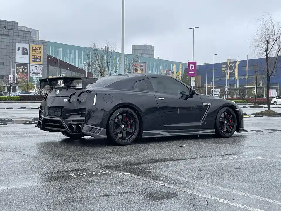 Nissan GT-R