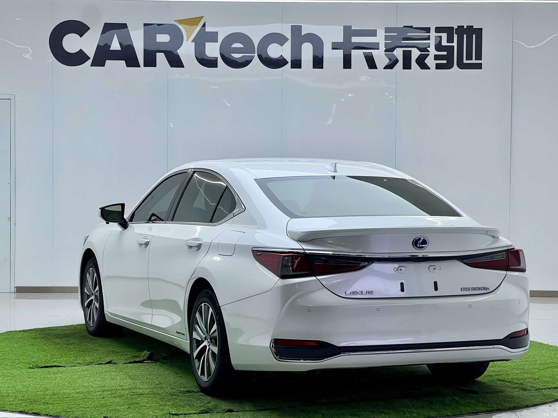 Lexus ES, 2018 3