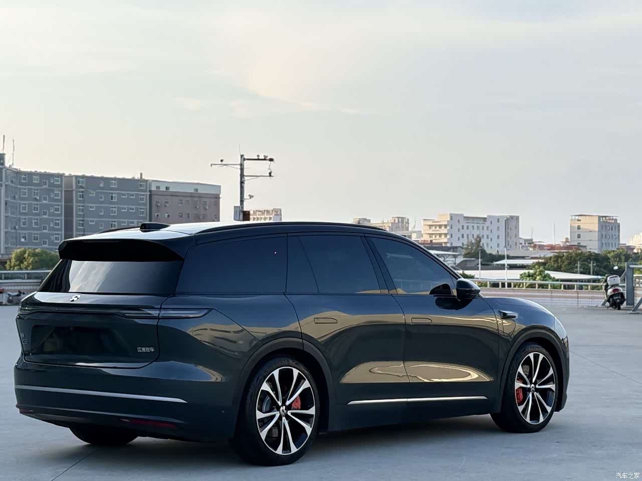 NIO ES8, 2023 7
