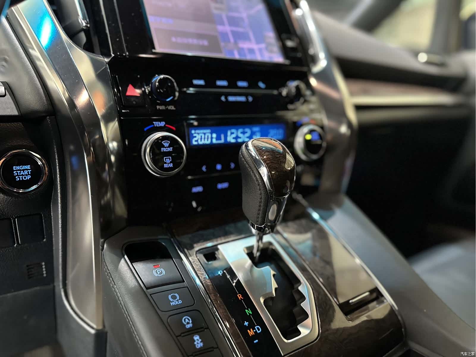 Toyota Alphard, 2018 6
