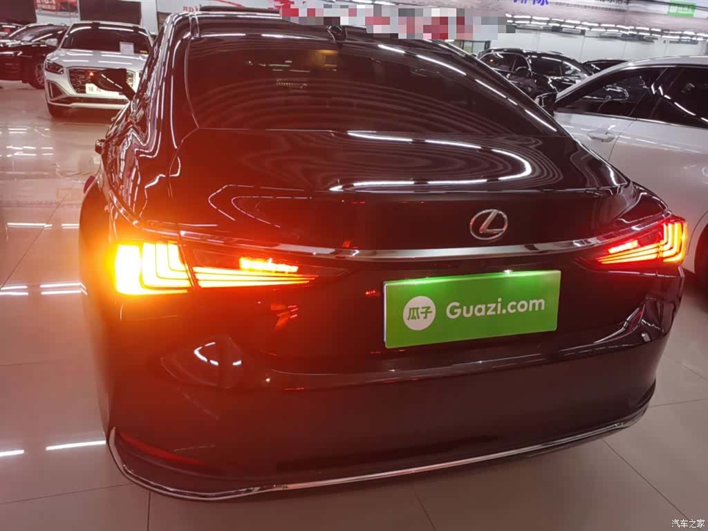 Lexus ES, 2023 4