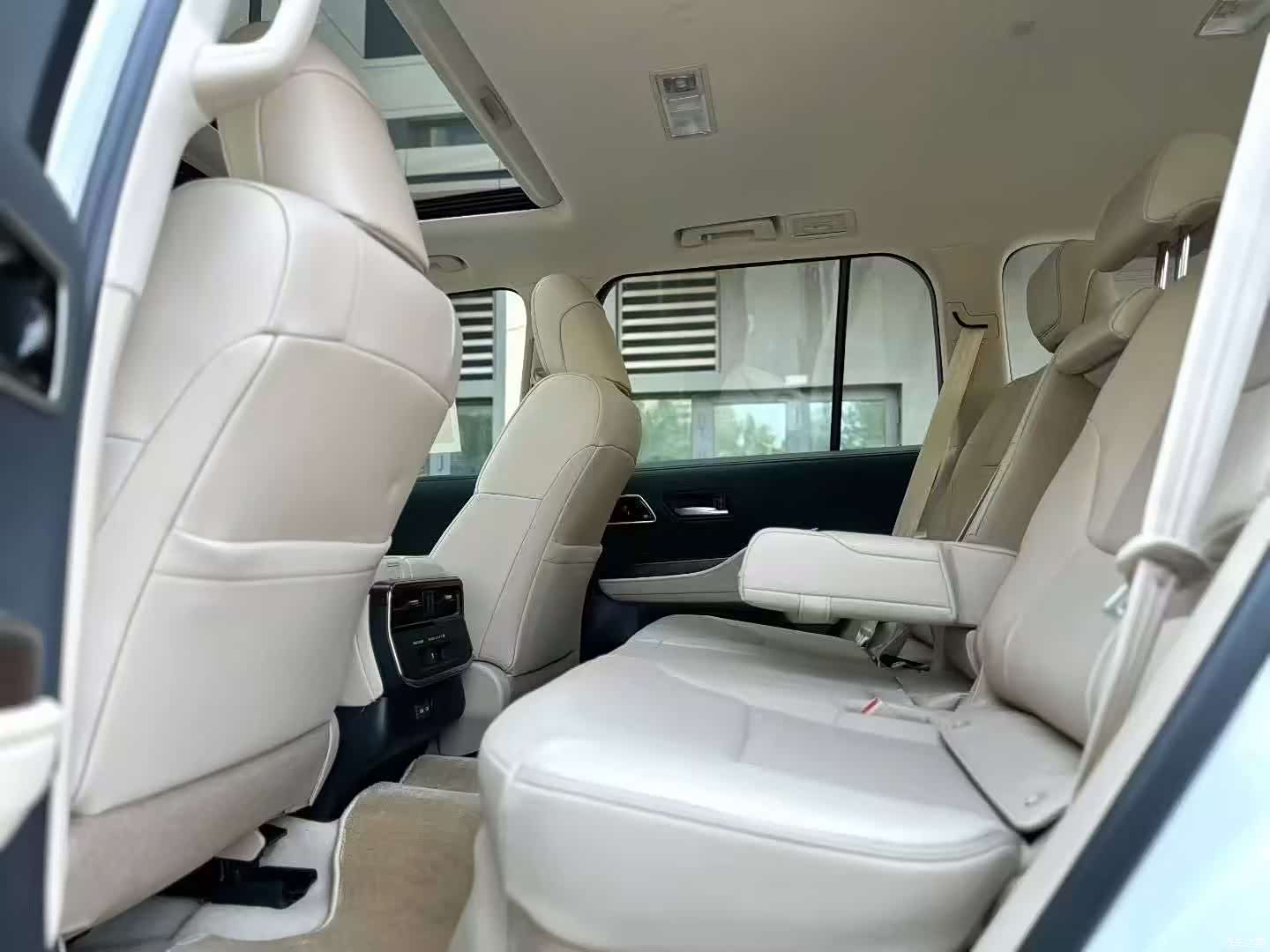 Toyota Land Cruiser, 2025 14