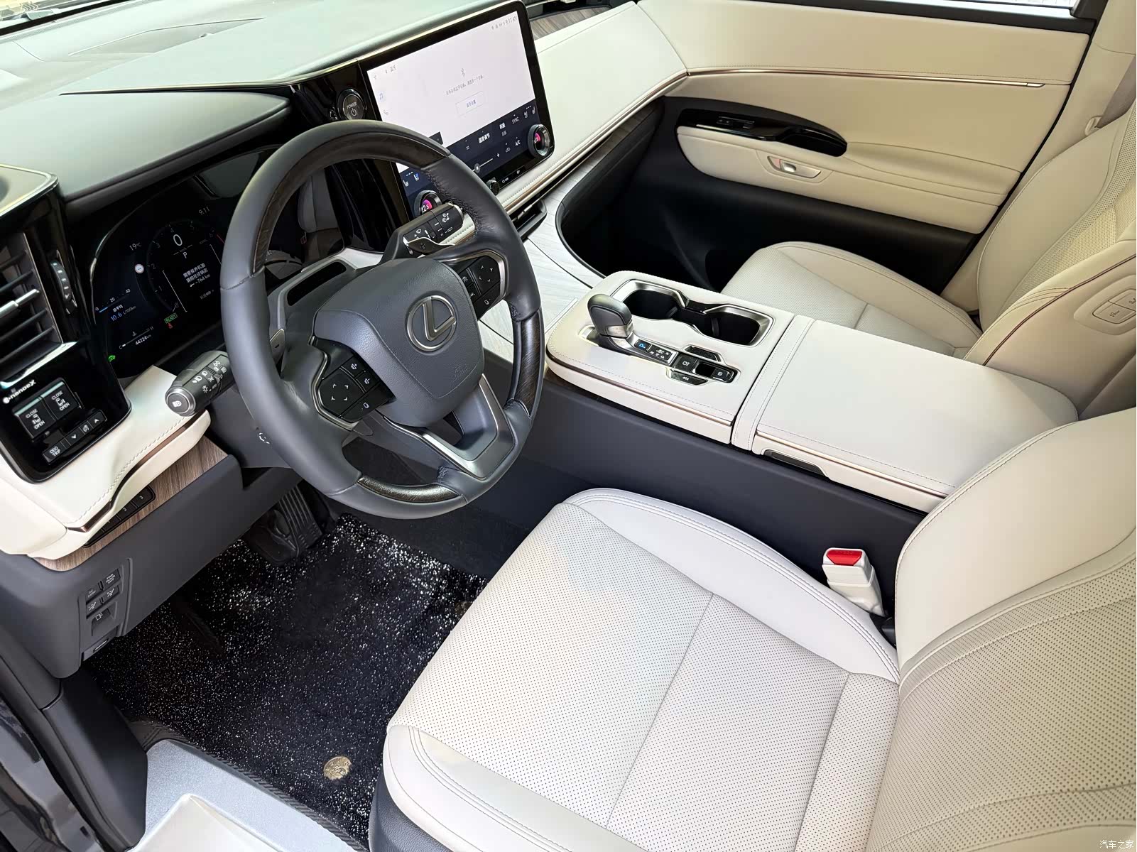 Lexus LM, 2024 8
