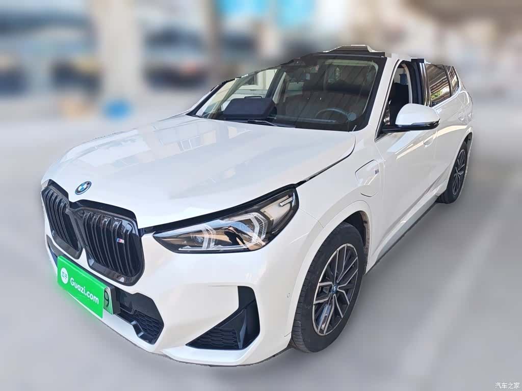 BMW iX1, 2024 1