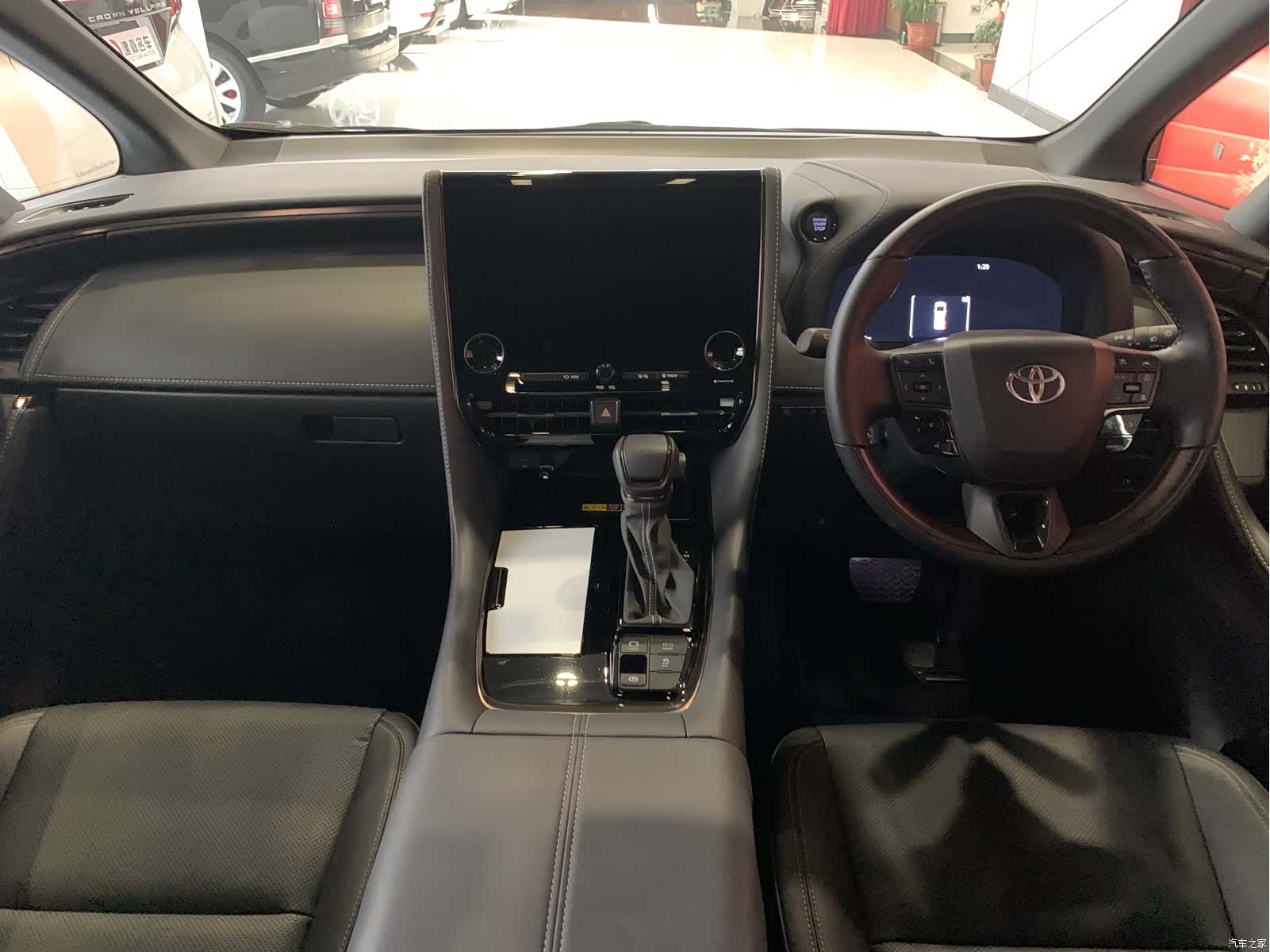 Toyota Alphard, 2026 все фото