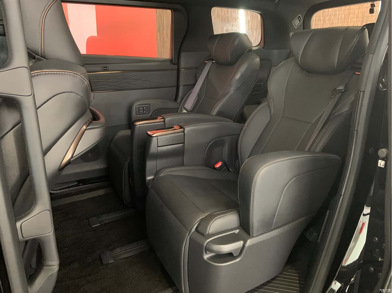 Toyota Alphard, 2026 8