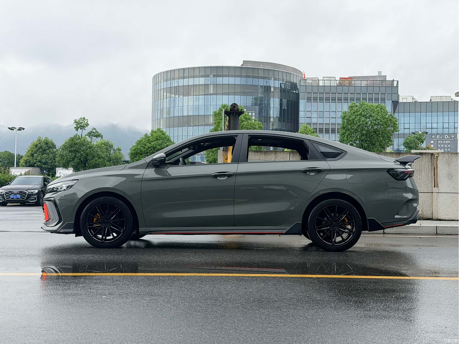 Geely Binray, 2022 7
