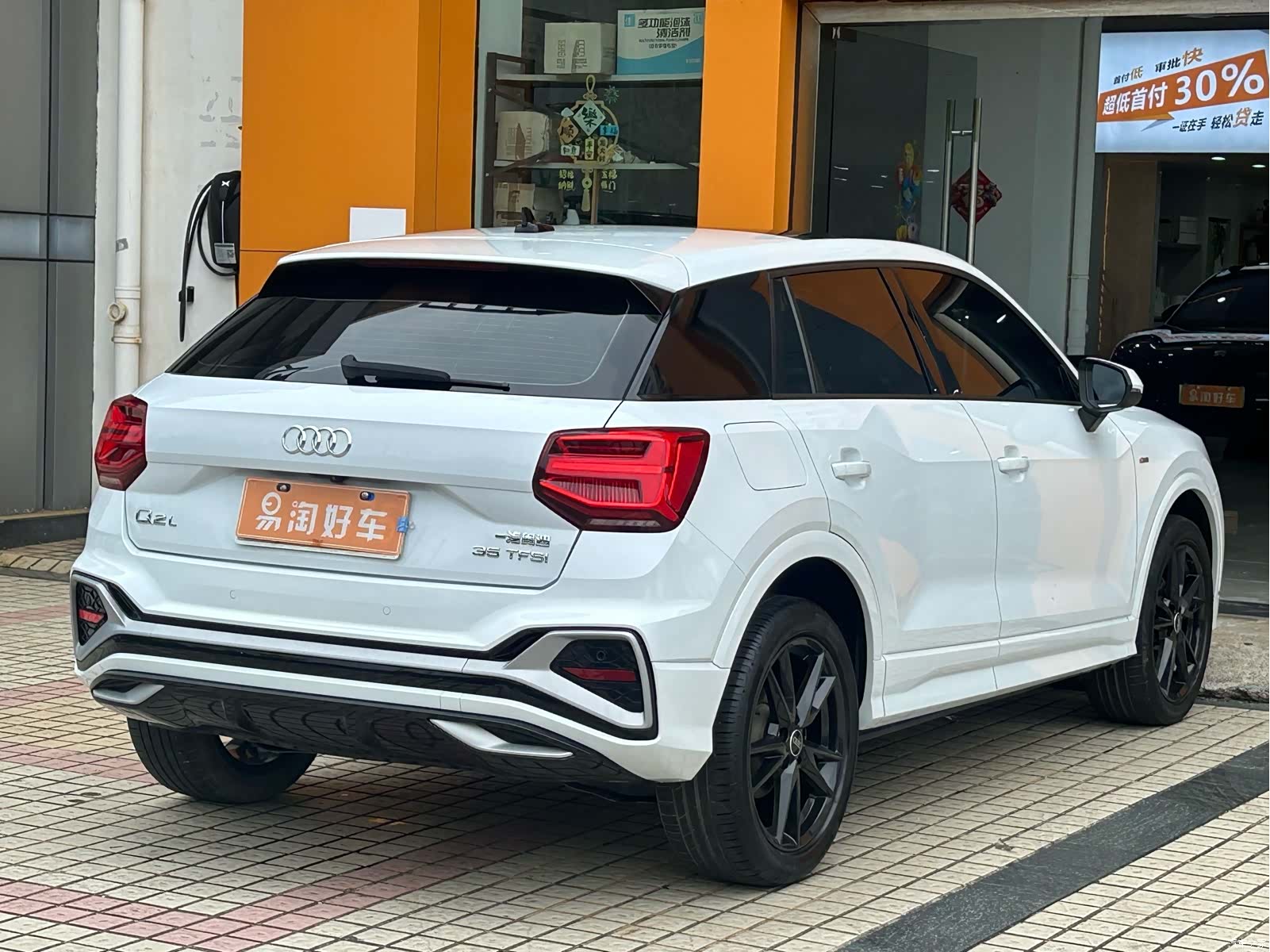 Audi Q2L, 2023 все фото