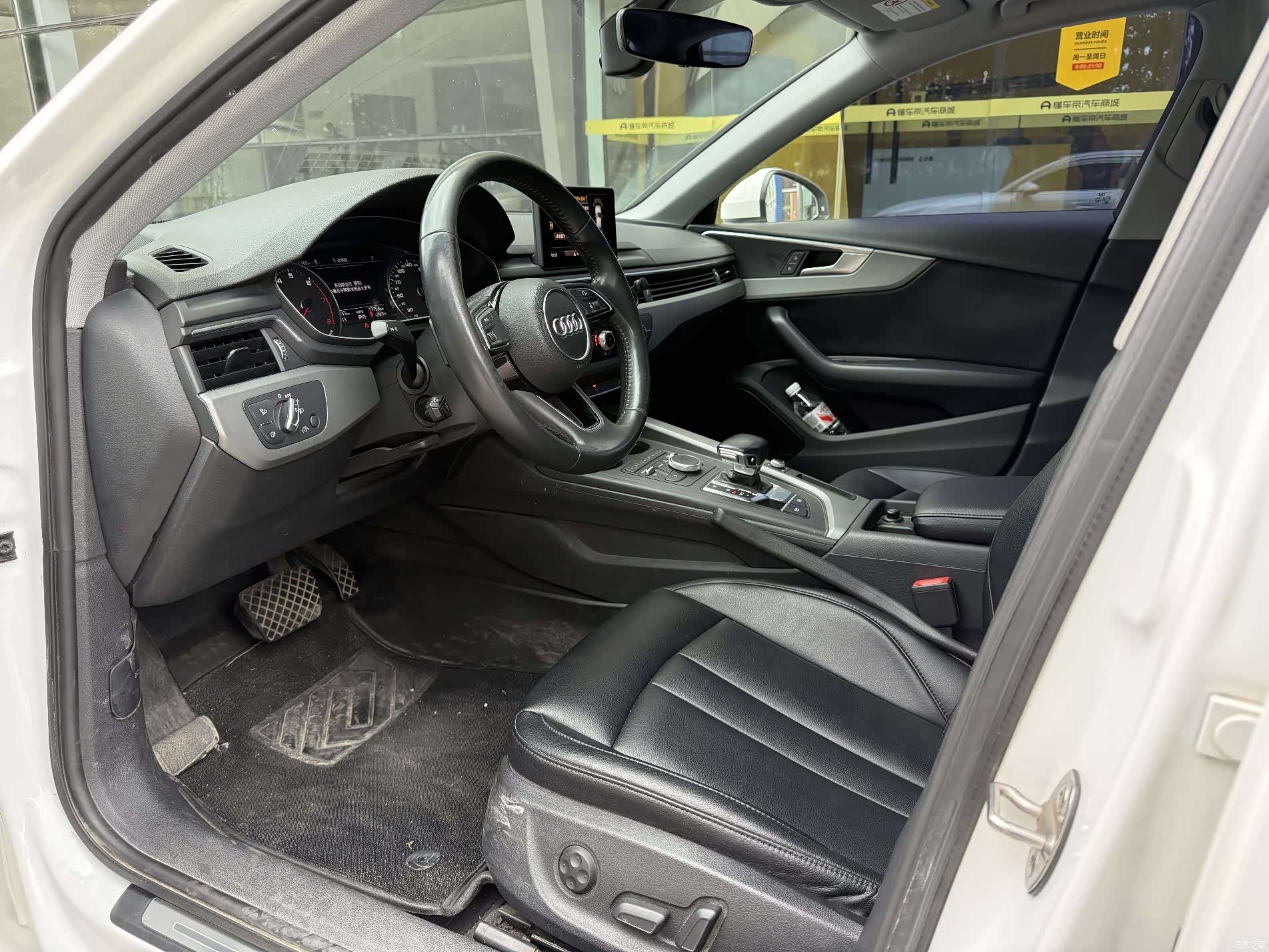 Audi A4L, 2019 3