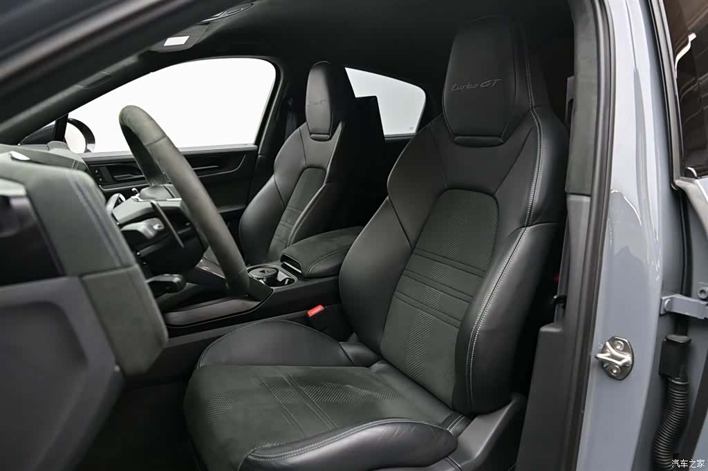 Porsche Cayenne, 2025 10