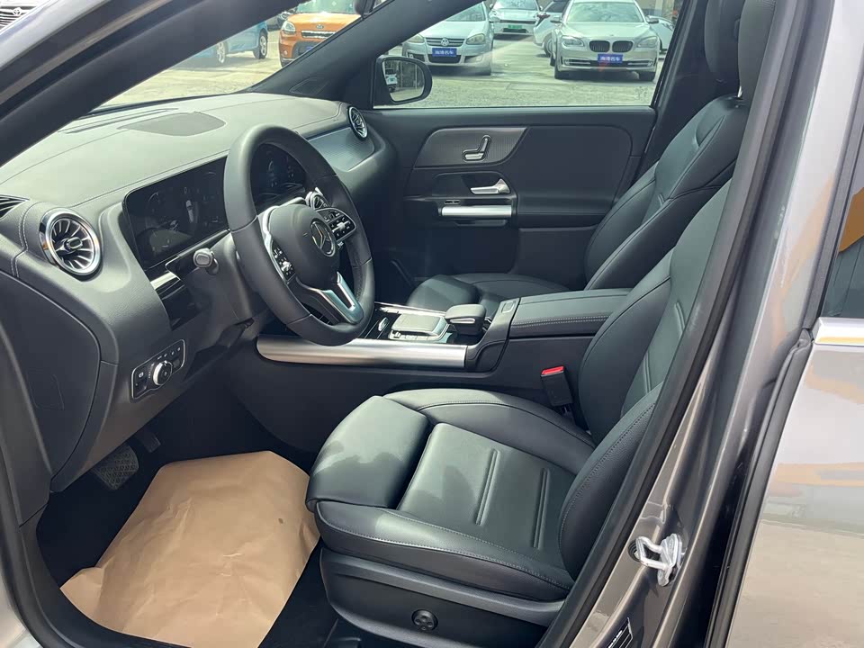 Mercedes-Benz GLA Mercedes-Benz GLA