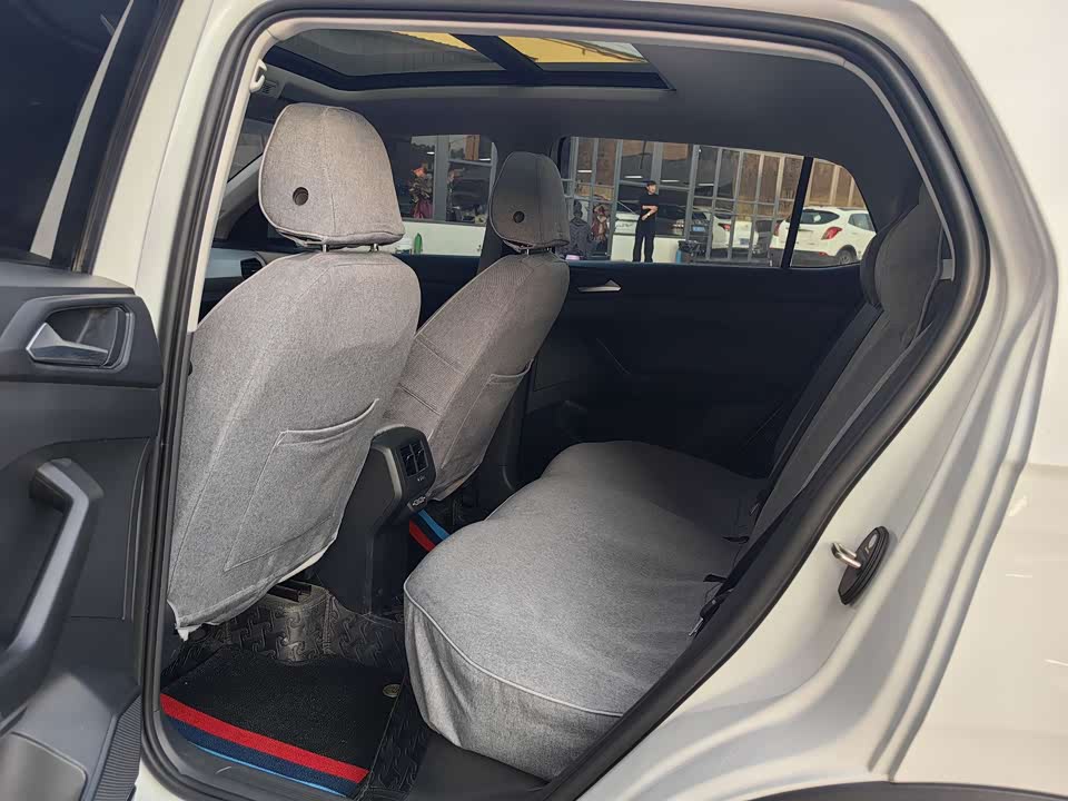 Volkswagen Exploring the shadow