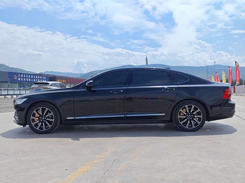 Volvo S90