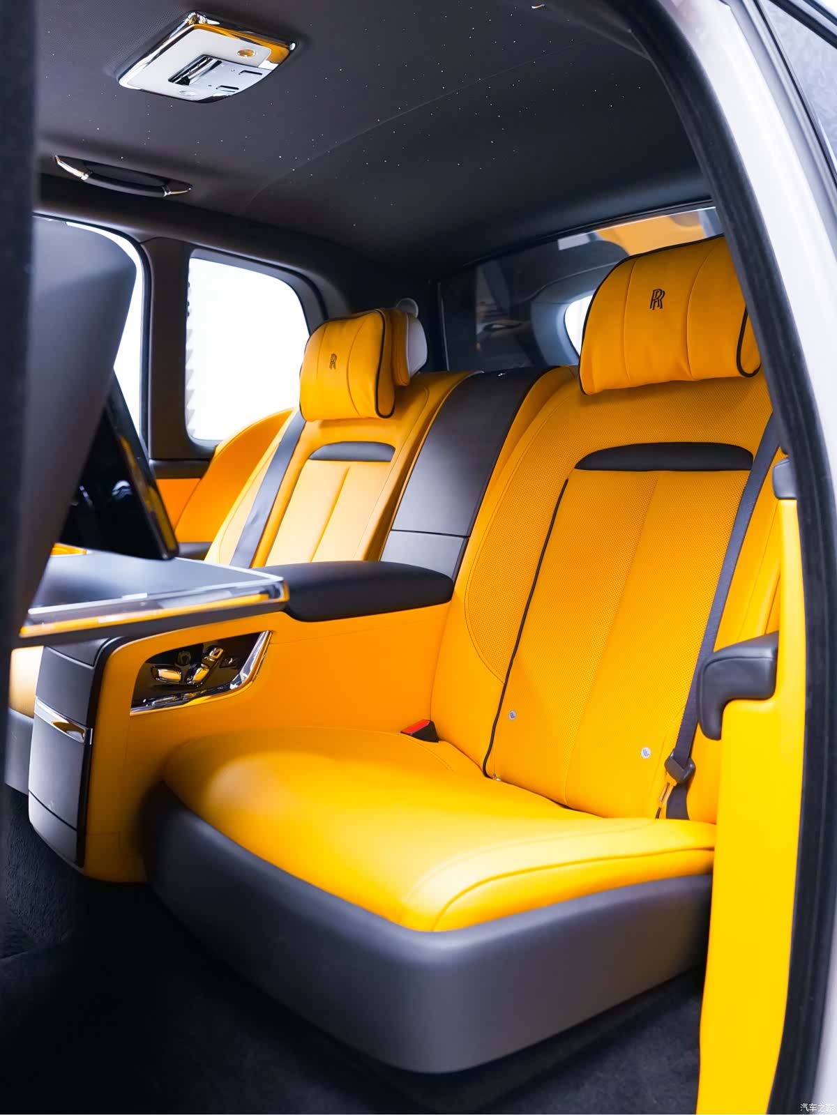Rolls-Royce Cullinan, 2023 23