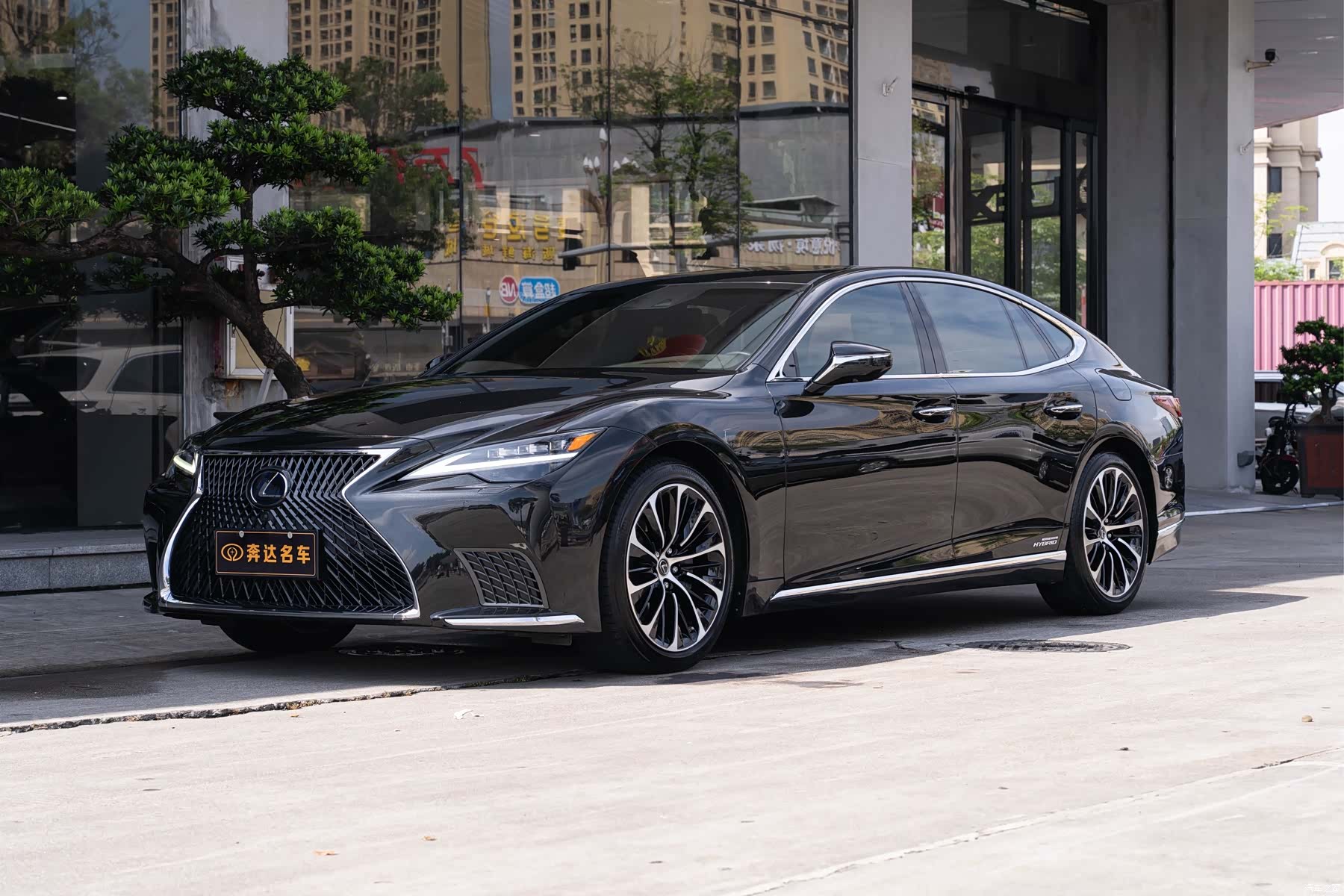 Lexus LS