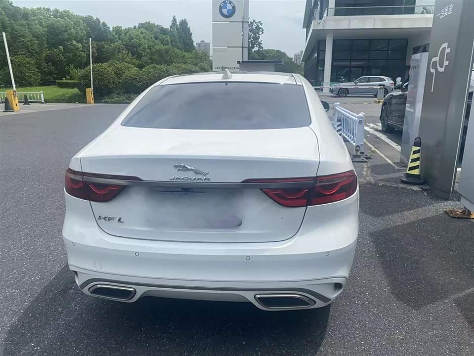 Jaguar XFL