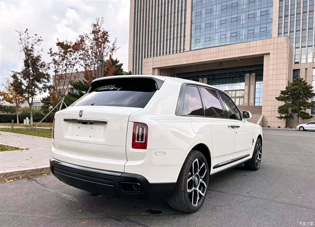 Rolls-Royce Cullinan, 2021 3
