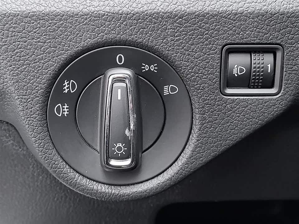 Volkswagen C-TREK Wei Collar