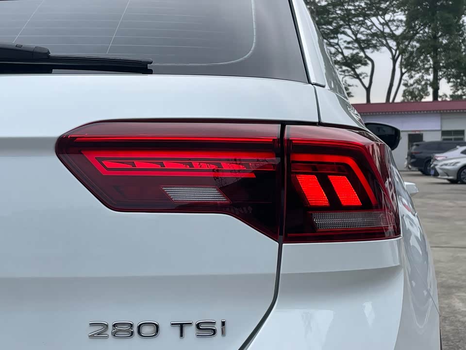 Volkswagen T-ROC exploring Songs