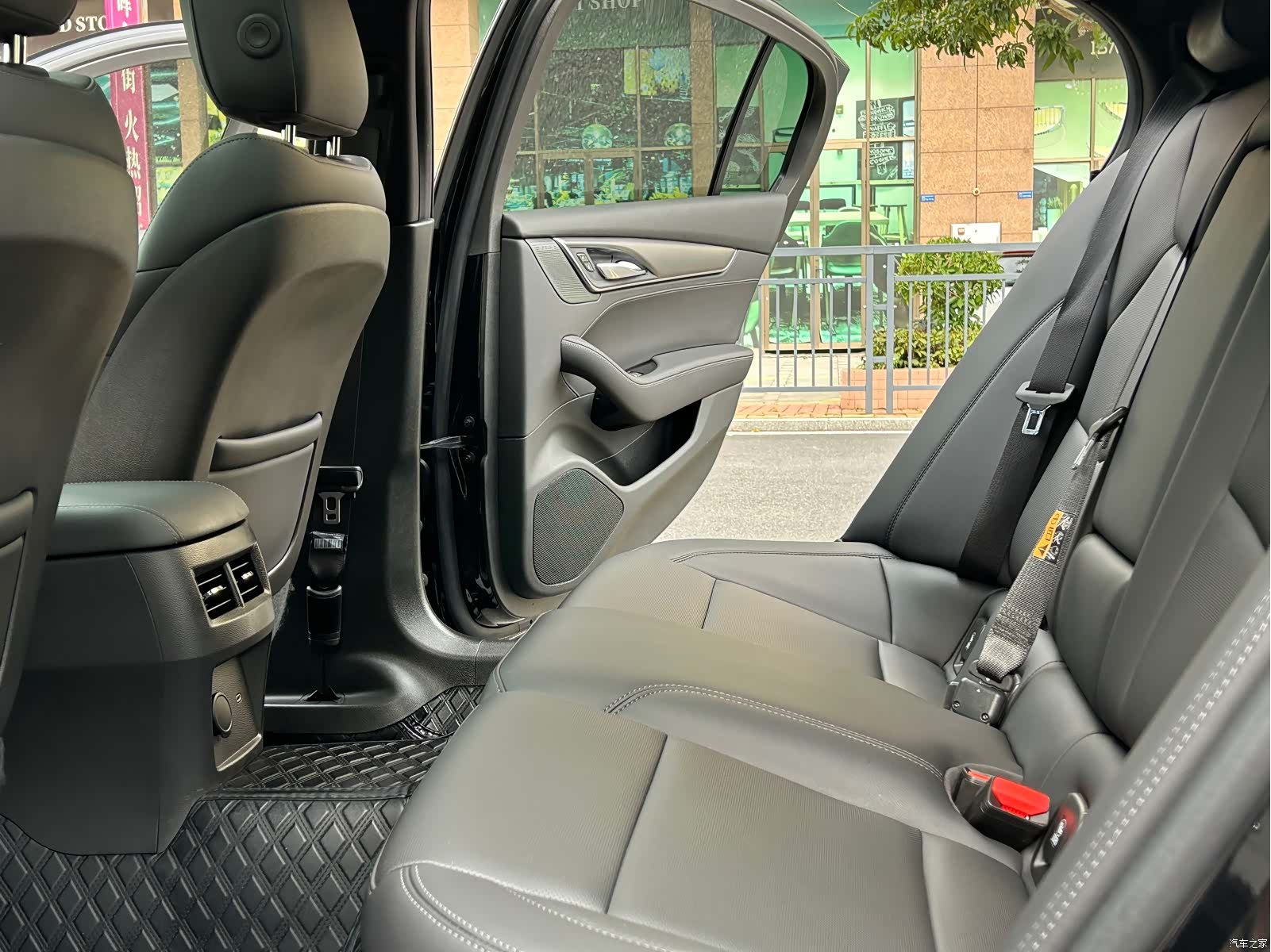 Cadillac CT5, 2025 23