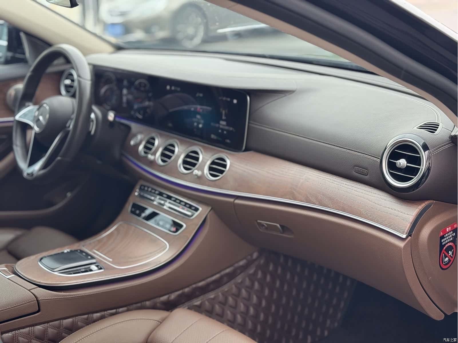 Mercedes-Benz E-Class, 2023 25