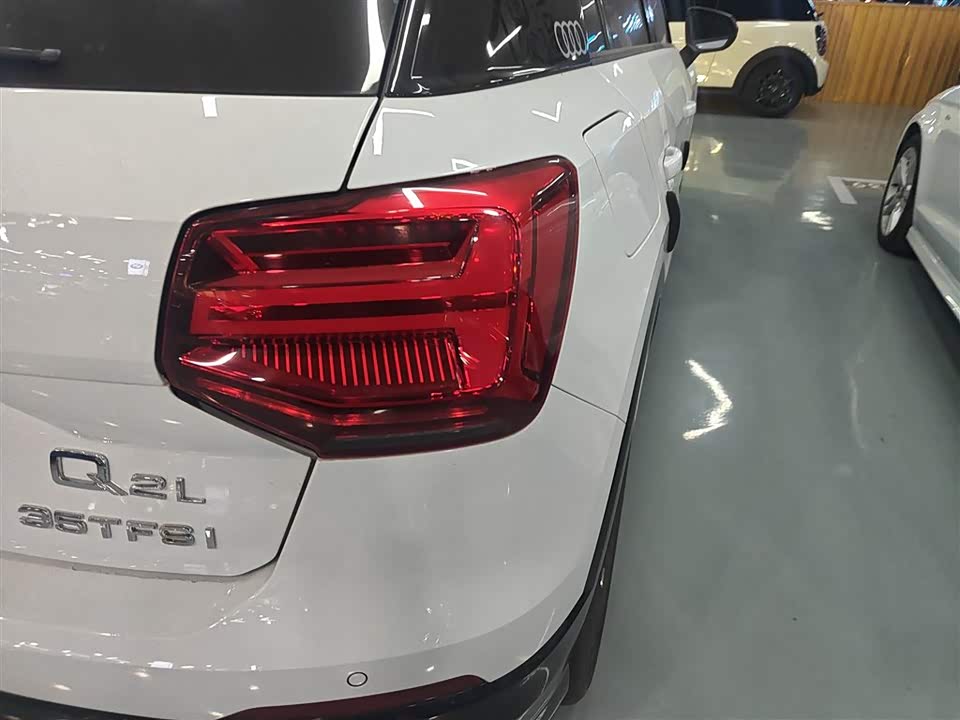 Audi Q2L