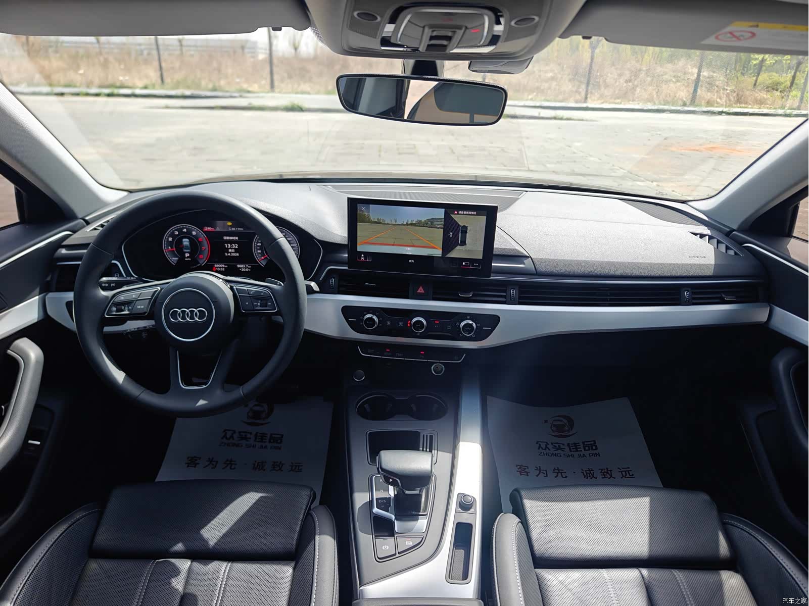 Audi A4L, 2022 все фото